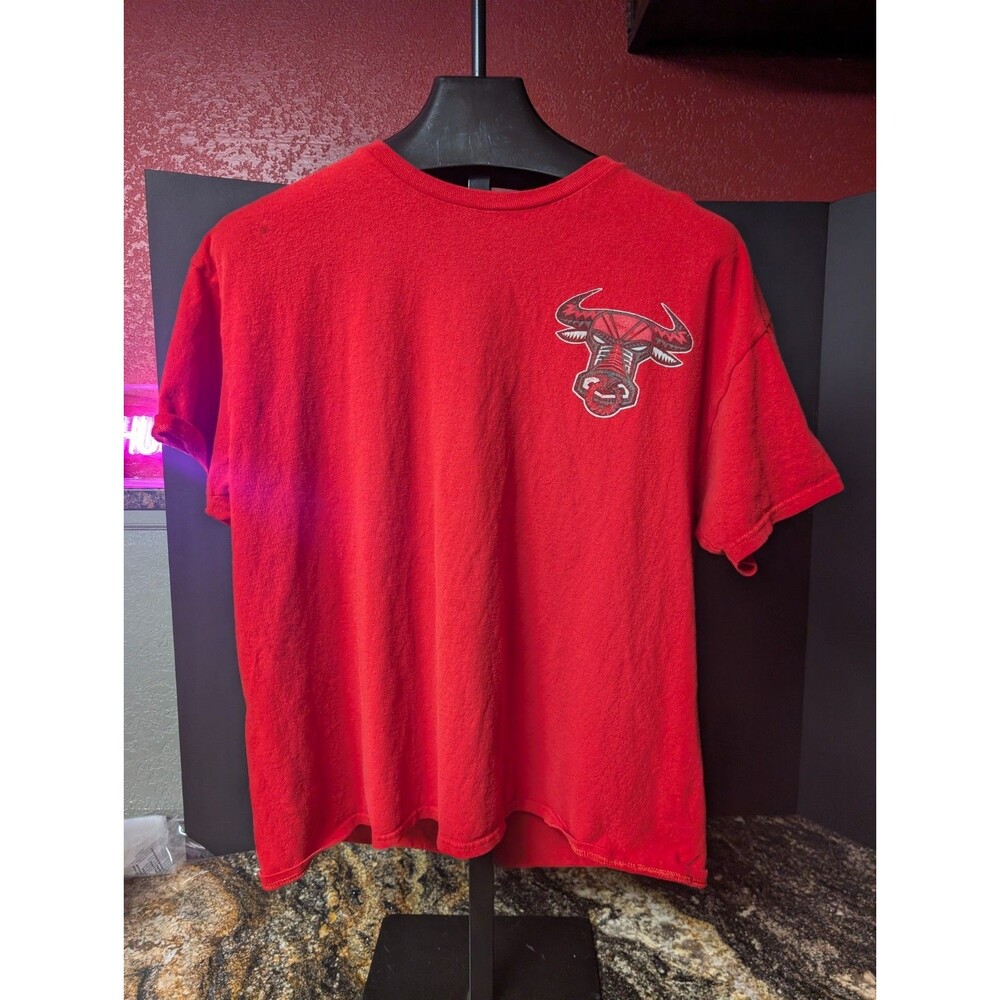 Vintage 2 Monkeys Chicago Bulls Beast T-shirt Size  XL Red Short Sleeve Retro